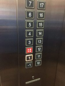 エレベーター地下１階の表示