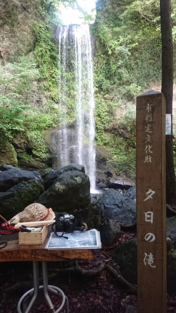 友人と滝行体験へ参加