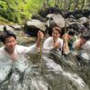 友人と滝行体験へ参加